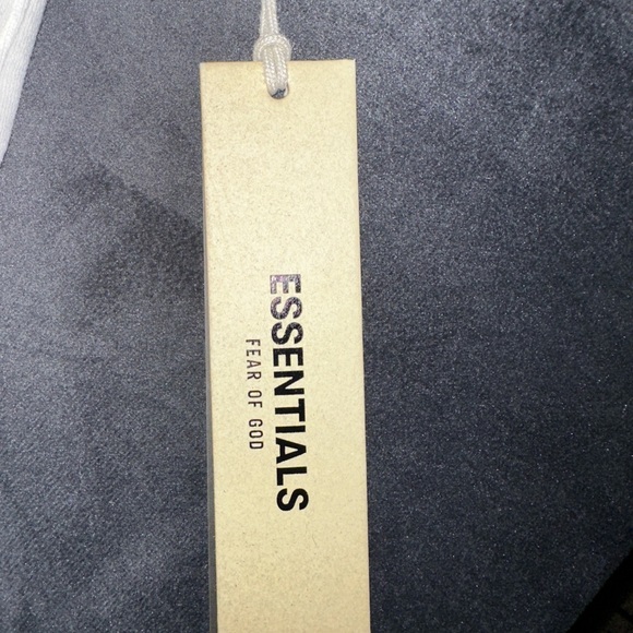 Essentials Shorts - Picture 4 of 5